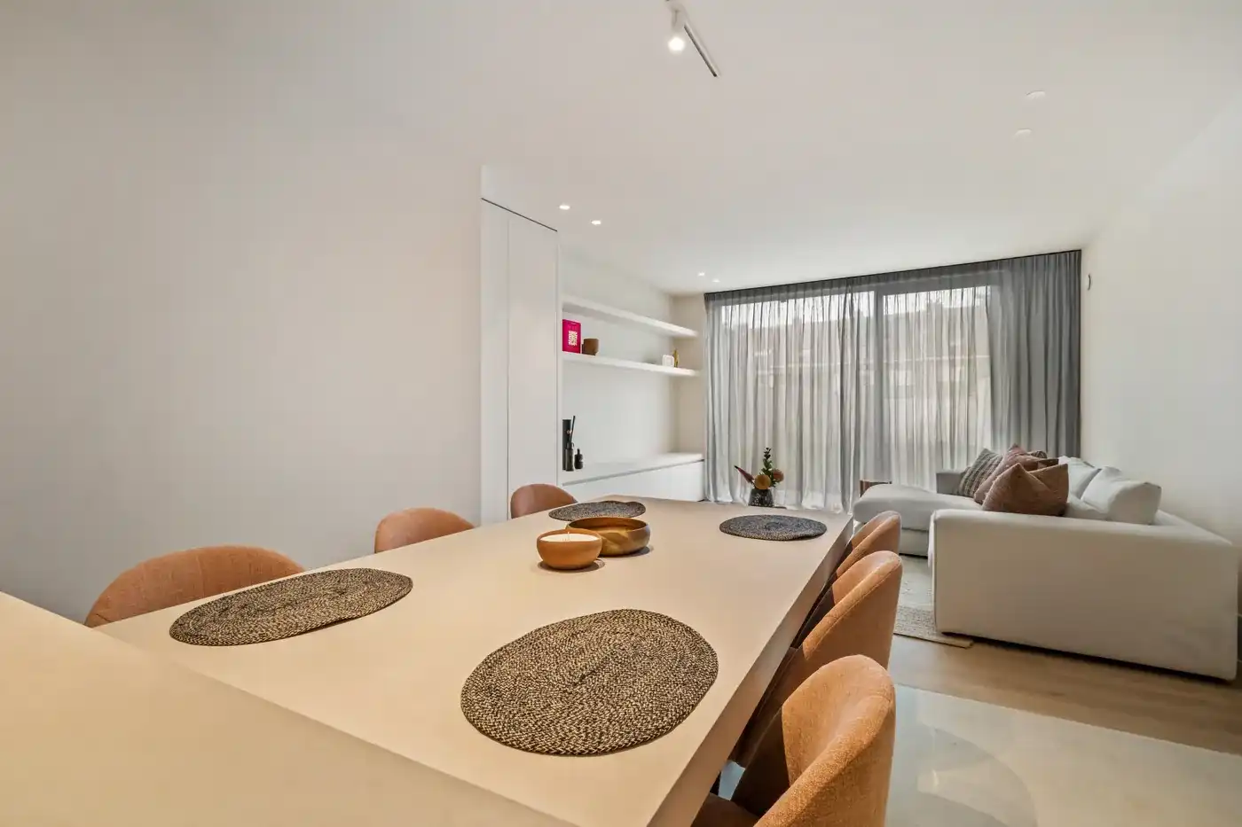Instapklare ruime nieuwbouwwoning met 4 slaapkamers nabij het centrum en de markt van Knokke. foto 9