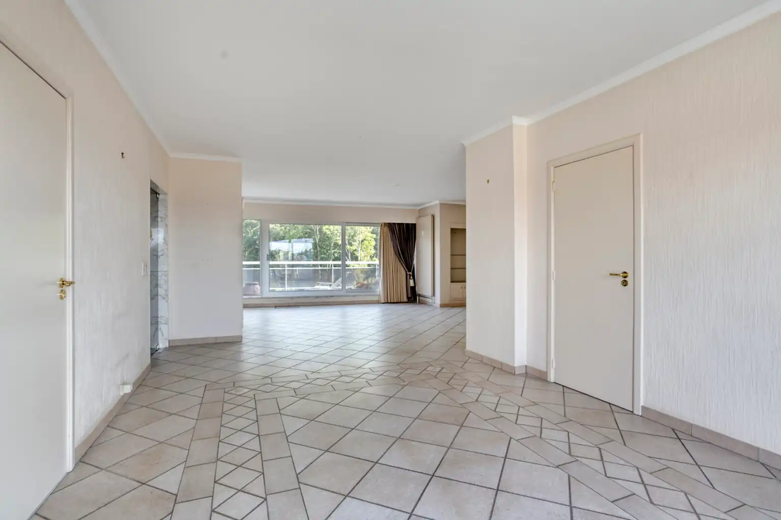 Zeer ruime duplex met 4 slaapkamers en terrassen in Jette foto 5