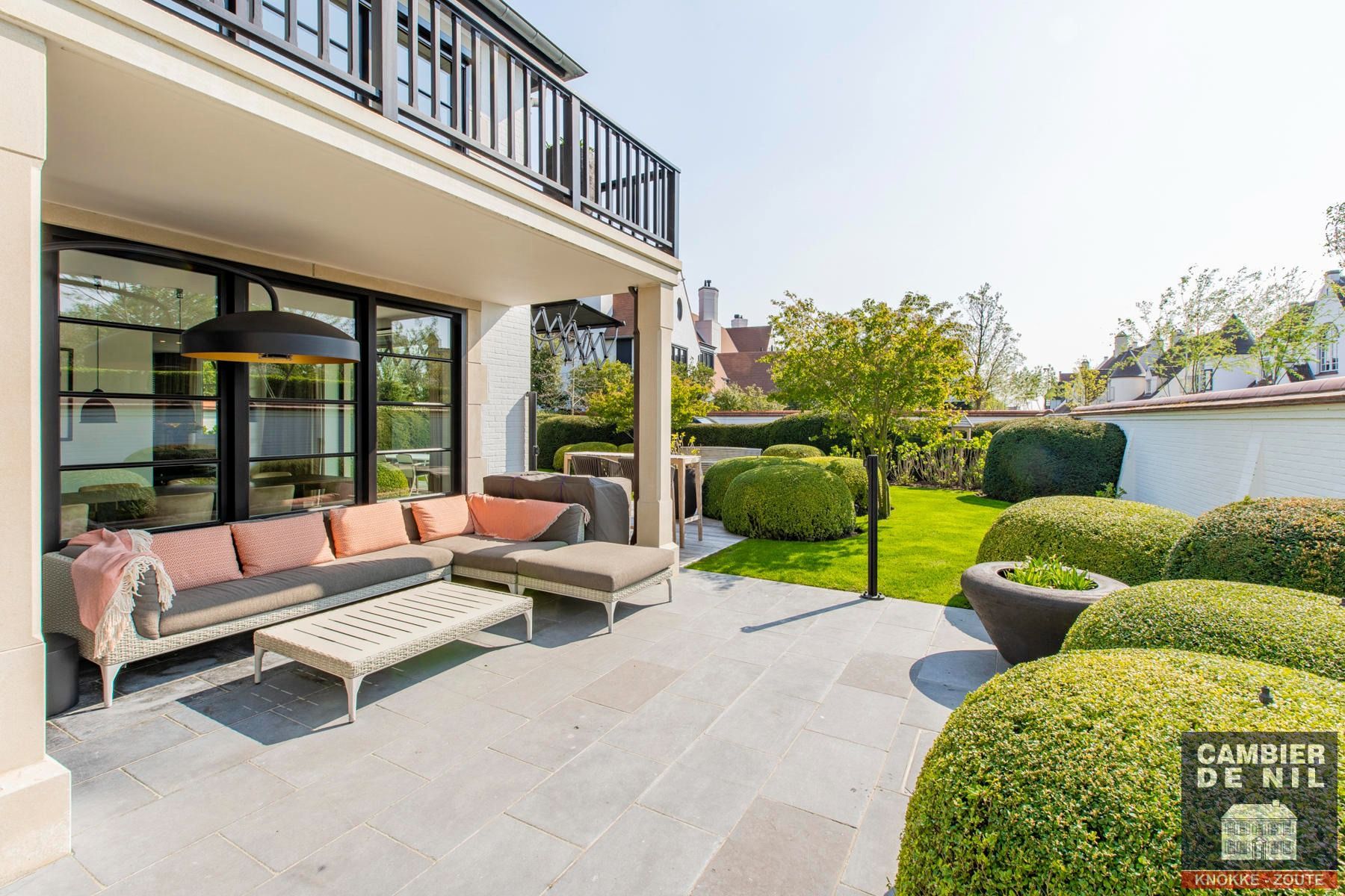 Recente en uitzonderlijk afgewerkte villa foto 32