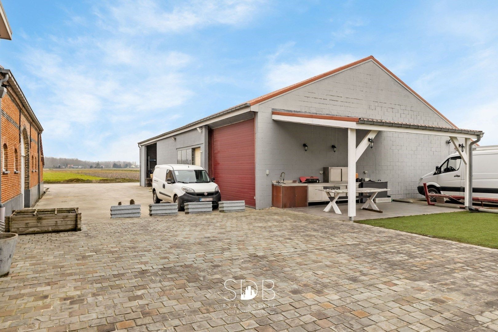 Prachtige villa in hoevestijl met bijgebouwen en akkerlanden/weilanden op 1,45ha foto 7