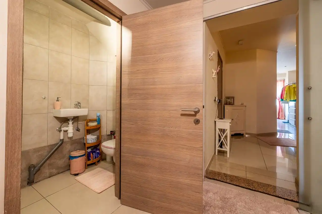 Gerenoveerde bel-etagewoning met 3 slk foto 18