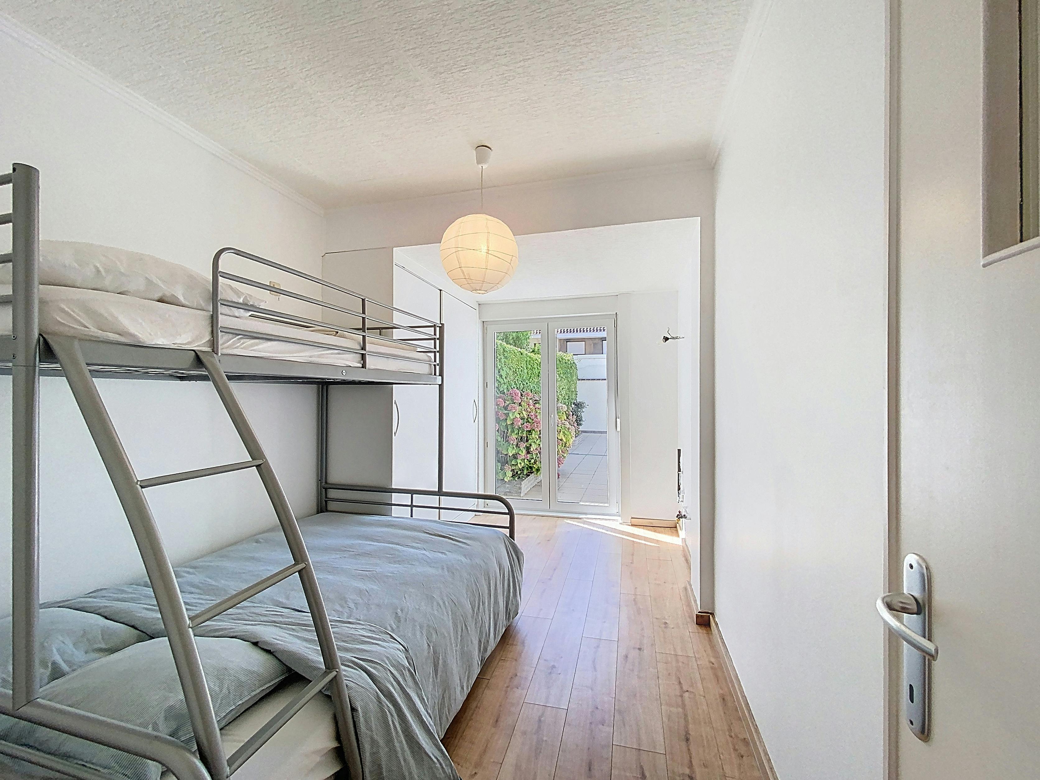 2-slaapkamer appartement met ruim terras te koop in Heist foto 16