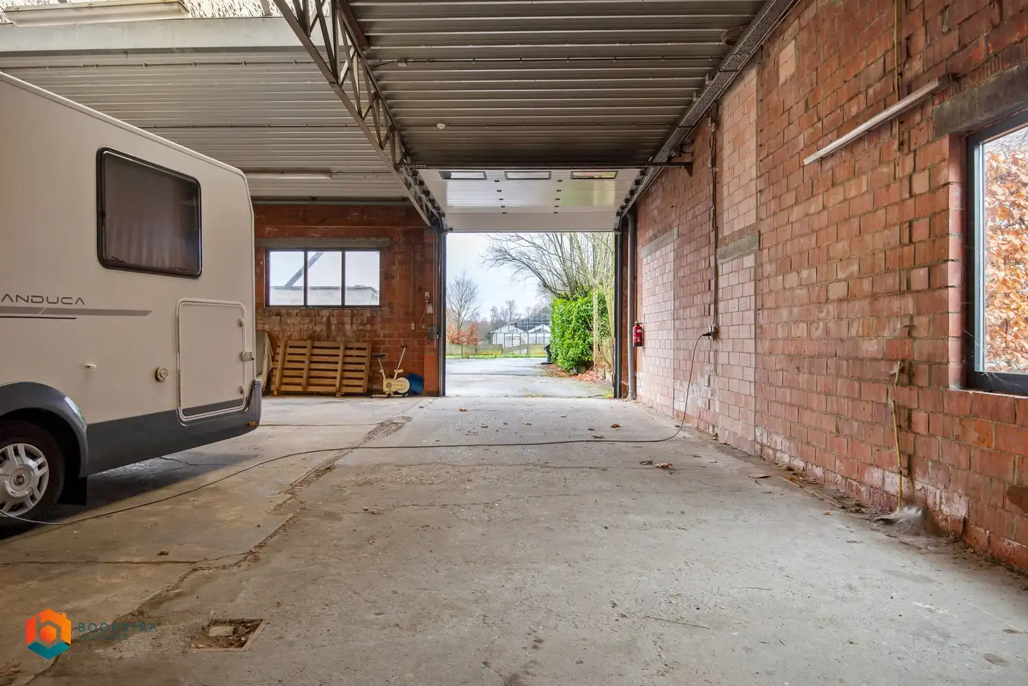 Ruime opslagplaats +- 330 m² foto 5