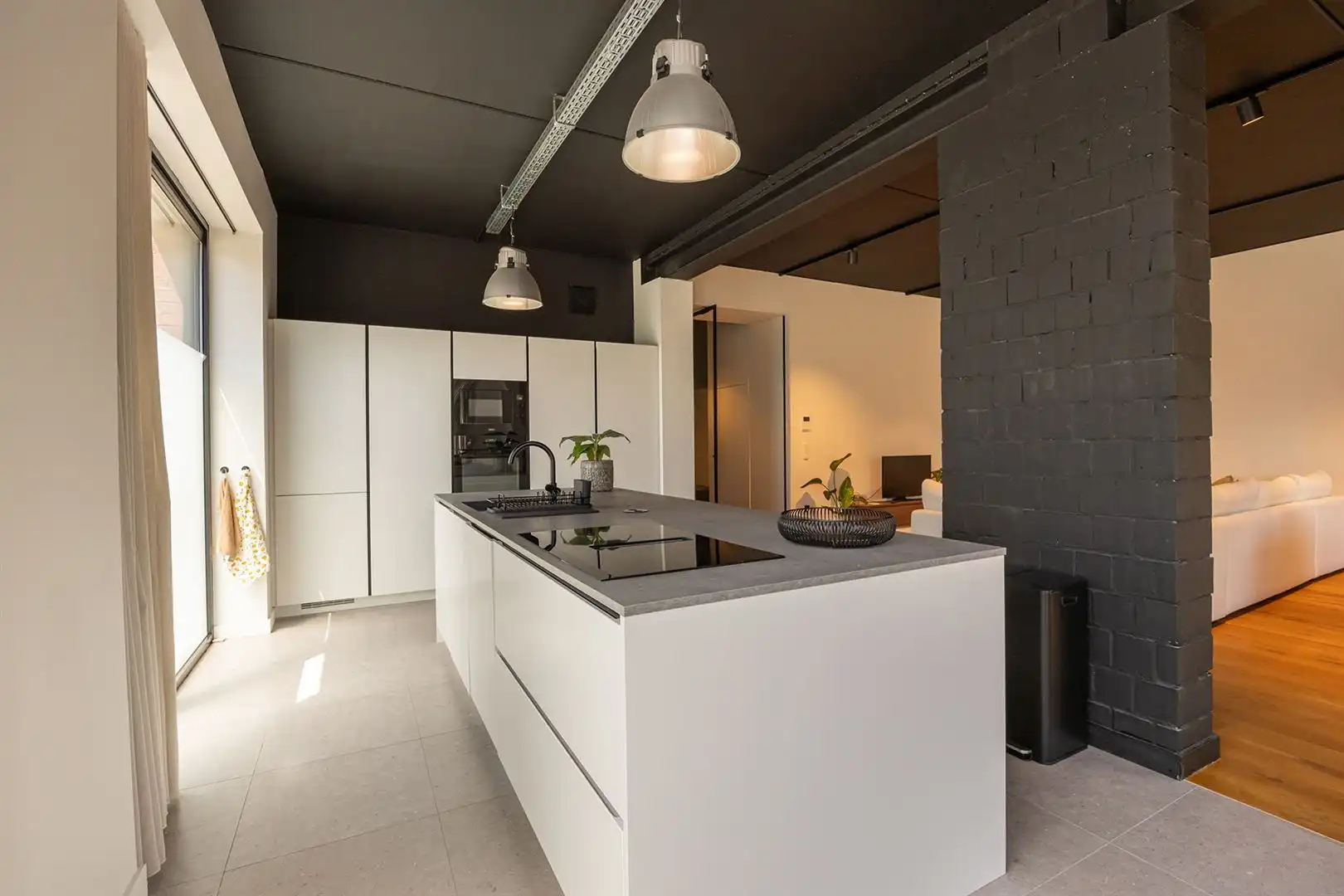 Ruime Loft met 3 kamers en tuintje foto 13