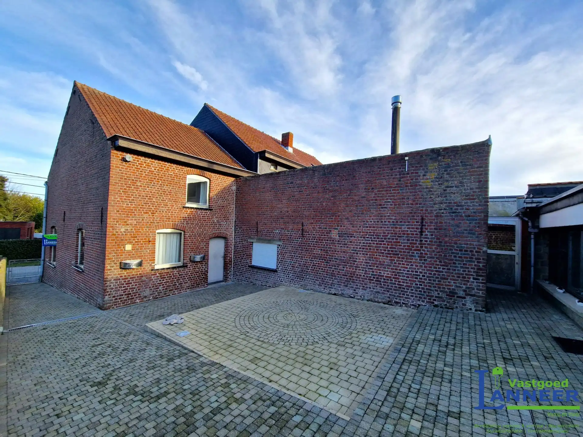Woning met grote garage, 4 slpkmrs en diverse bijgebouwen foto 9