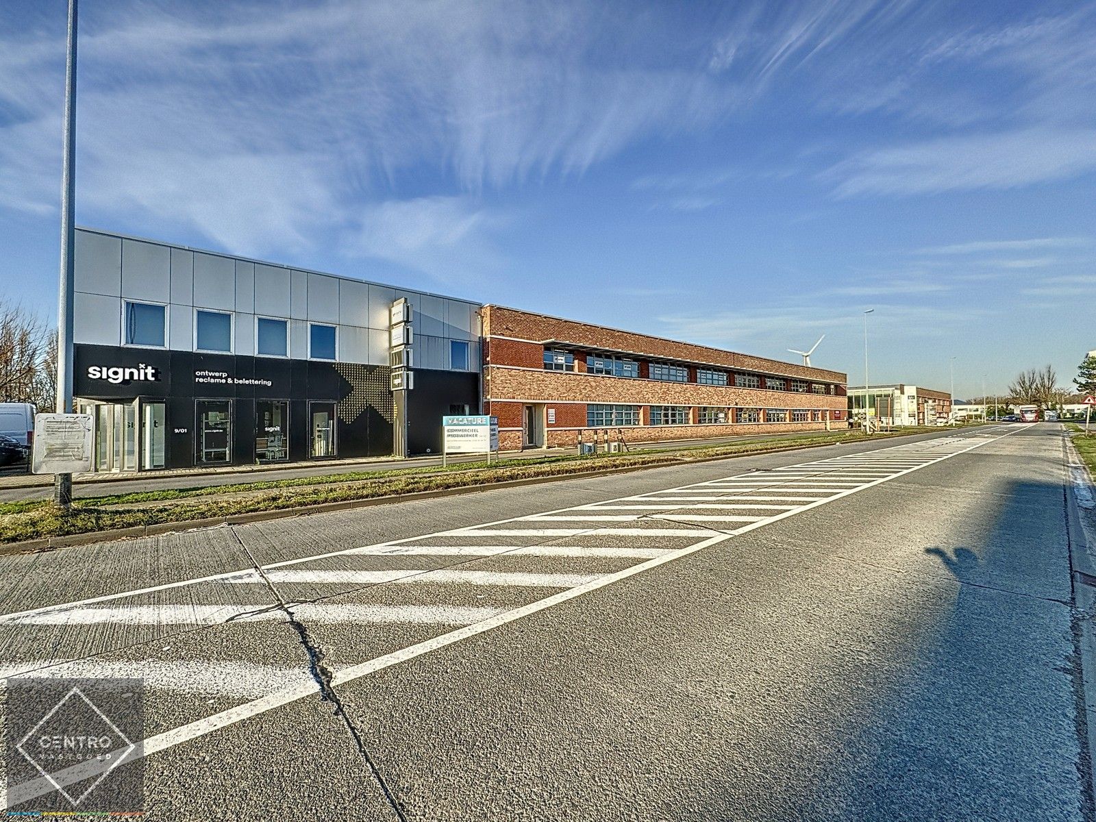 Instapklare KANTOORRUIMTE (230m²) voorzien van alle comfort (databekabeling, airco,...) met private parkeergelegenheid. Vlot bereikbaar via Expresweg van Brugge! foto 17