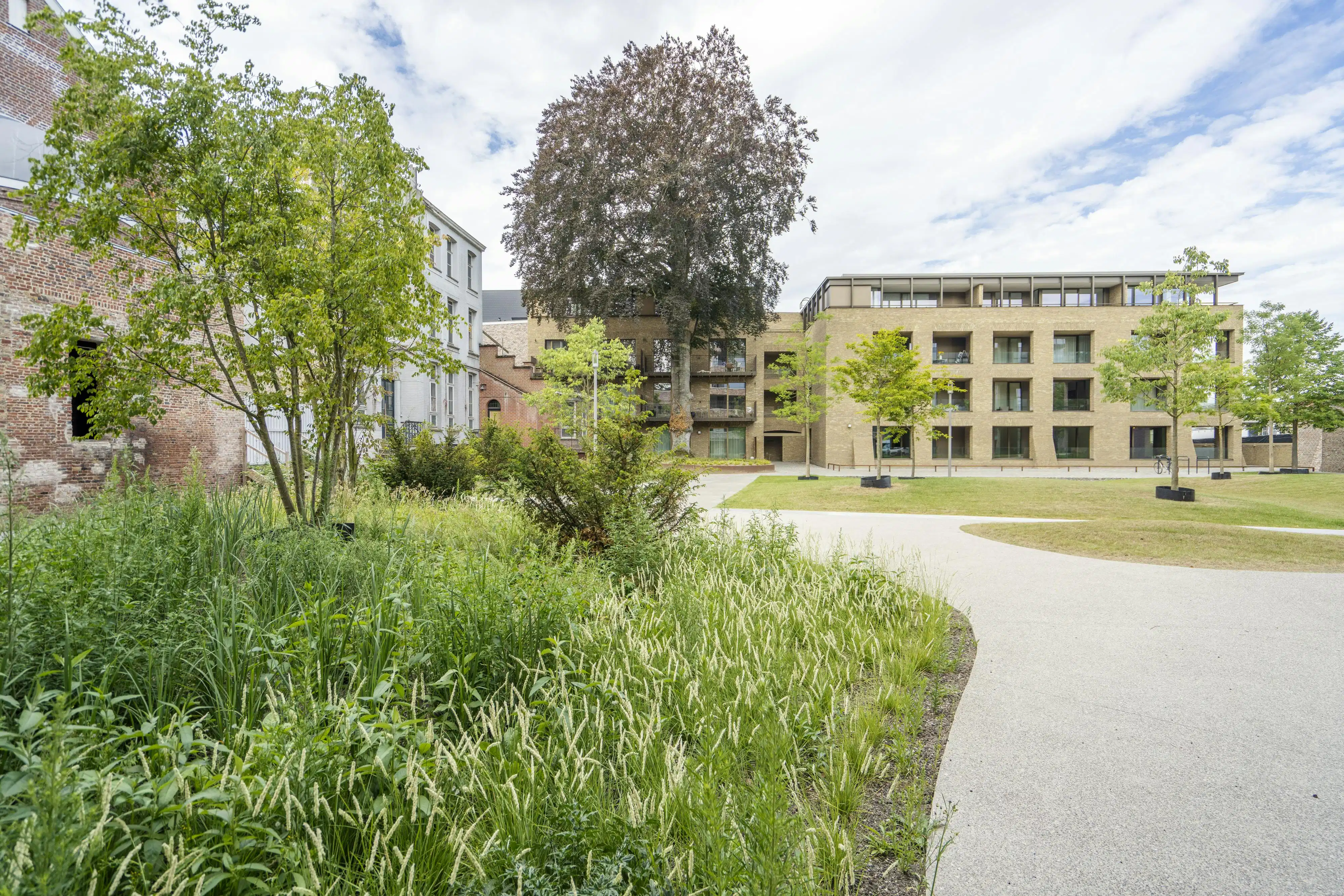 Luxueus appartement te koop in Kortrijk foto {{pictureIndex}}