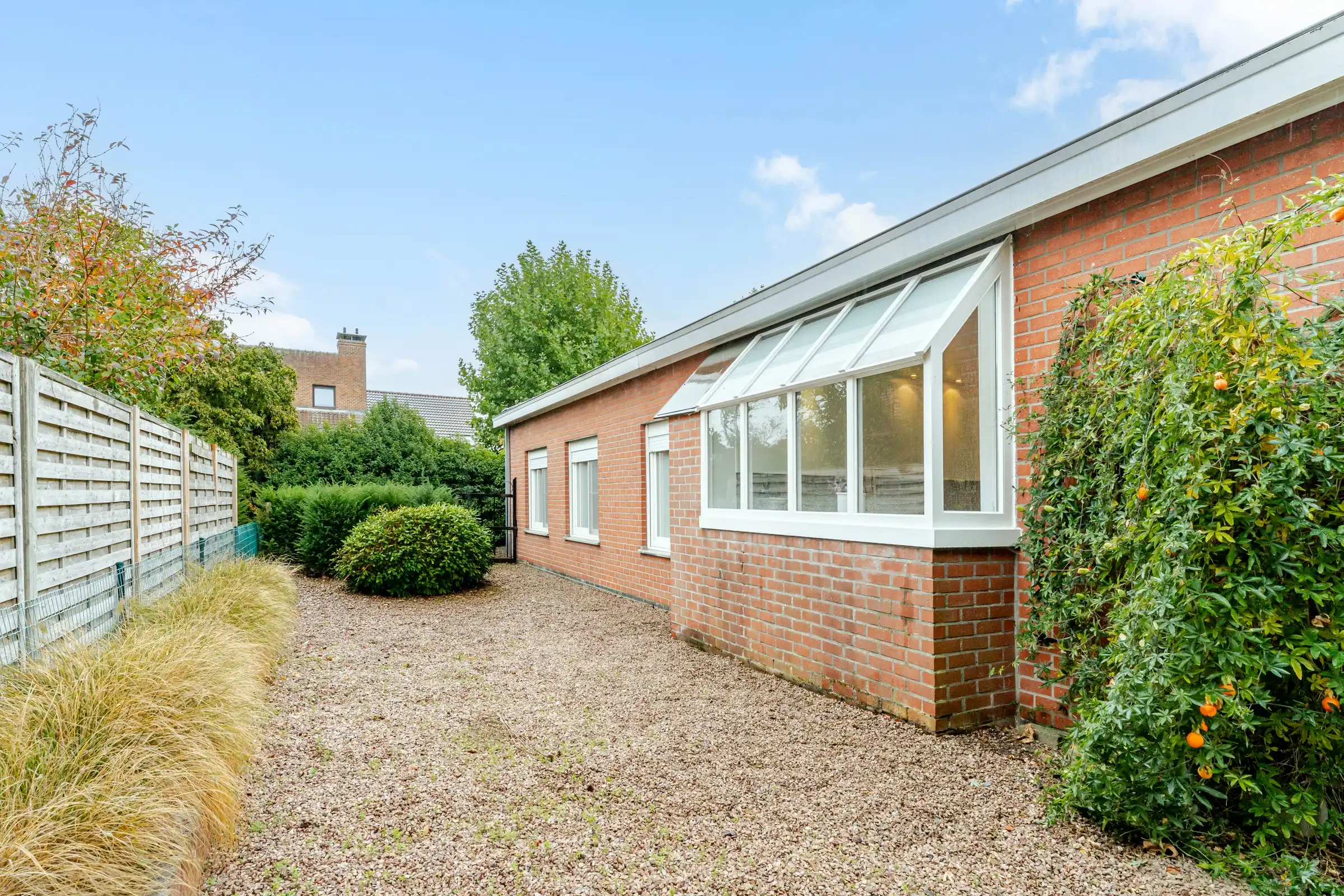Verzorgde bungalow op 585 m2 met 3 slaapkamers en zonnige tuin nabij het centrum foto 21