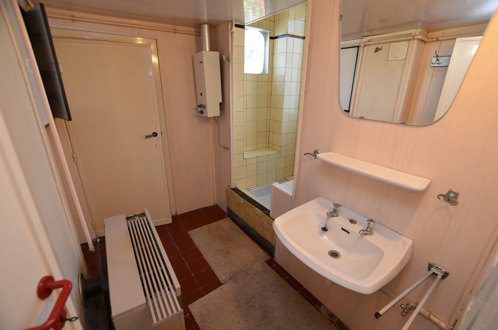 Mooi gelegen te renoveren woonhuis foto 6