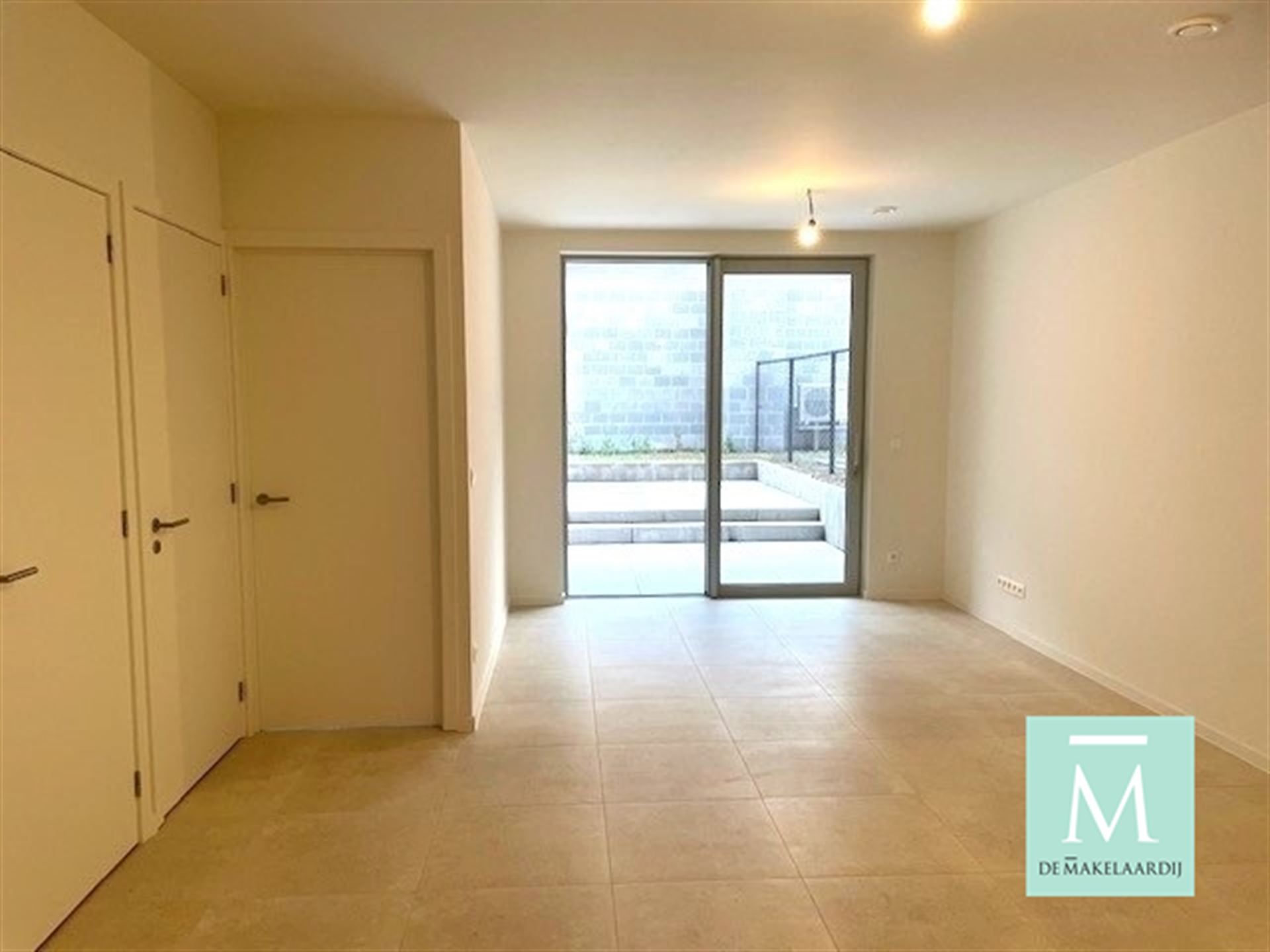 Gelijkvloers nieuwbouwappartement met 2 slaapkamers, terras/tuin op toplocatie! foto {{pictureIndex}}