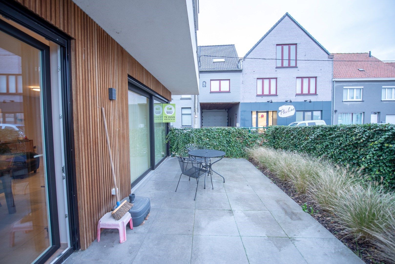 Gelijkvloers assistentie appartement met 1slaapkamer, groot terras met autostaanplaats en fietsstaanplaats foto 9