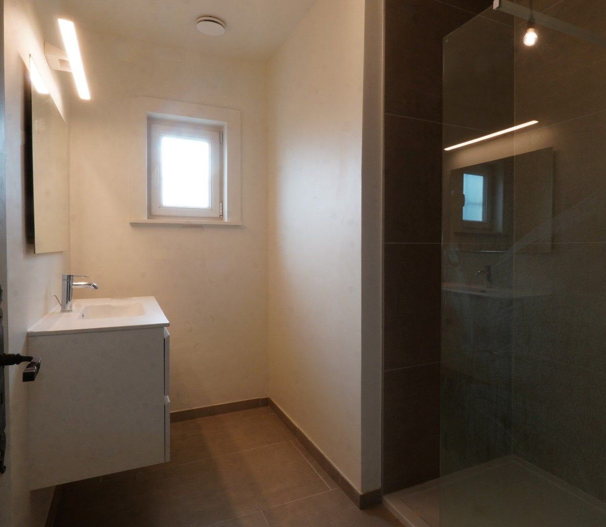 Volledig gerenoveerde bungalow met tuin en dubbele garage te Waasmunster foto 7