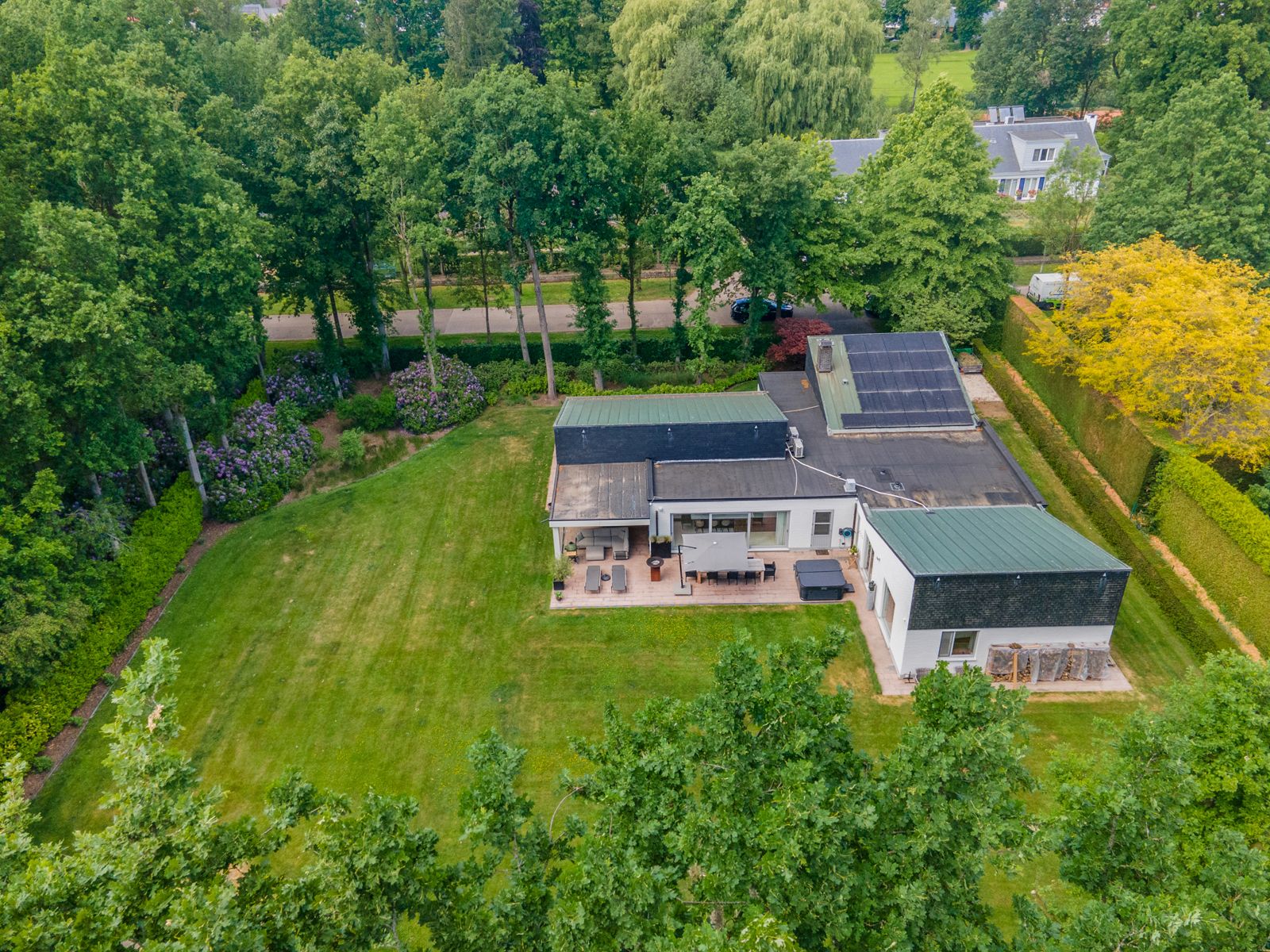 Residentiëel gelegen gelijkvloerse villa op ca. 3.008 m². foto 42