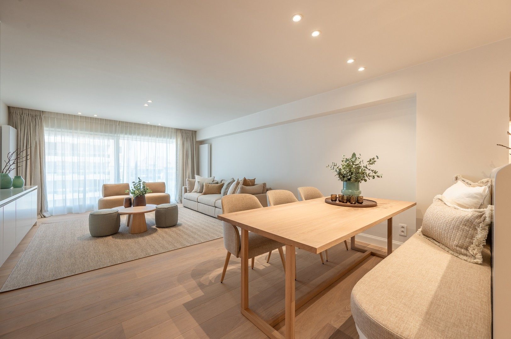 Prachtig en luxueus gerenoveerd appartement met zeezicht, centraal gelegen in het Zoute. foto 8