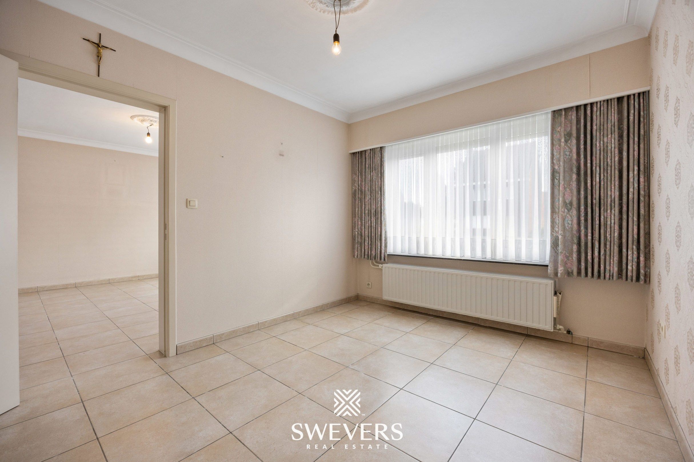 Te renoveren ruime gezinswoning met vijf slaapkamers en uitbreidingsmogelijkheden foto 12