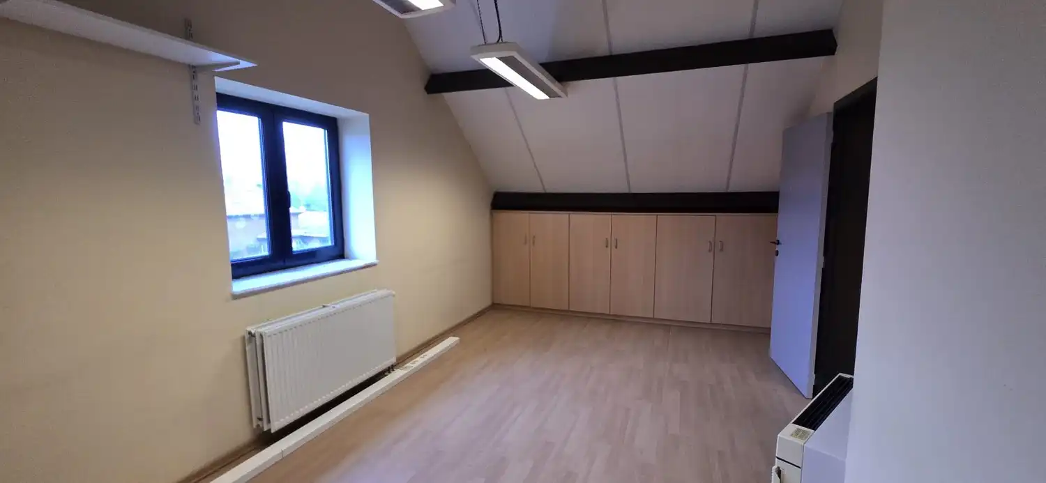 Multifunctioneel gebouw met parking, onmiddellijk beschikbaar! foto 21
