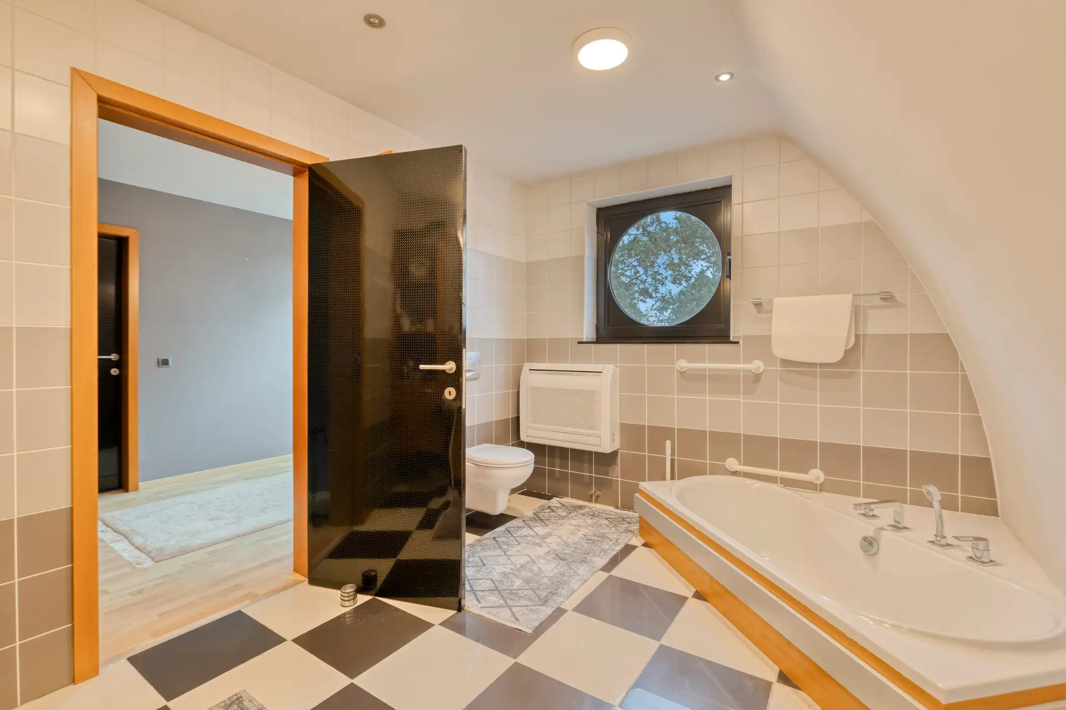 Perfect instapklare woning met aparte handelsruimte foto 28