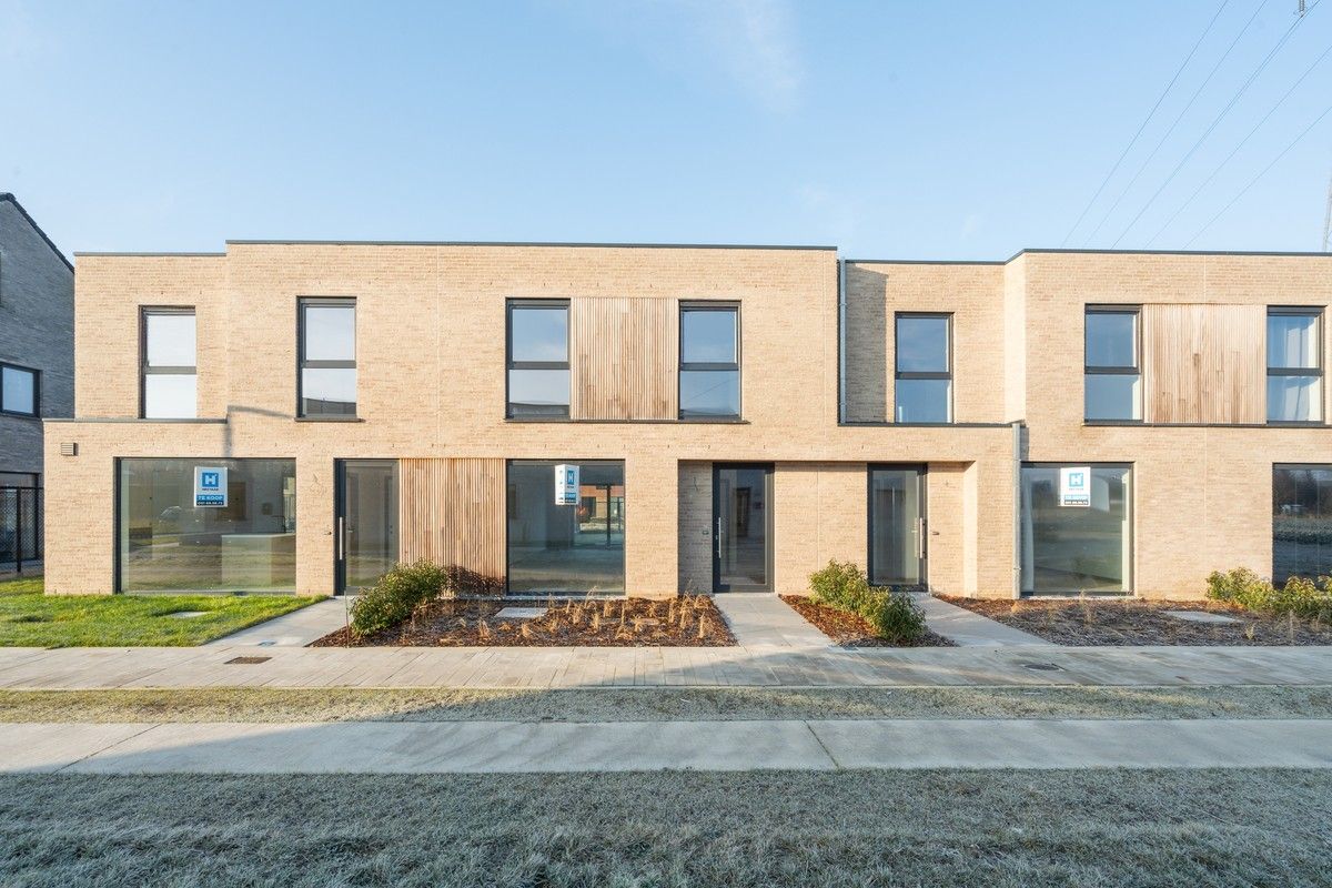 Instapklare nieuwbouwwoning met zonnige tuin te Roeselare foto {{pictureIndex}}