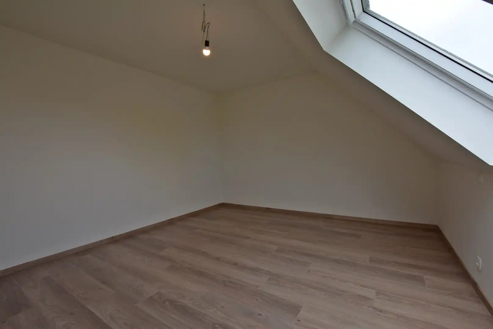 Ruime energiezuinige nieuwbouwwoning (2024) met inpandige garage op 193m² gelegen te Houthulst. foto 13