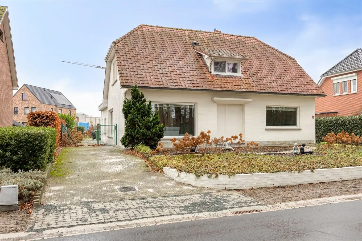 Vrijstaande woning met 3 slaapkamers, inpandige garage en een omheinde tuin, rustig gelegen nabij het centrum van Maaseik. foto 37