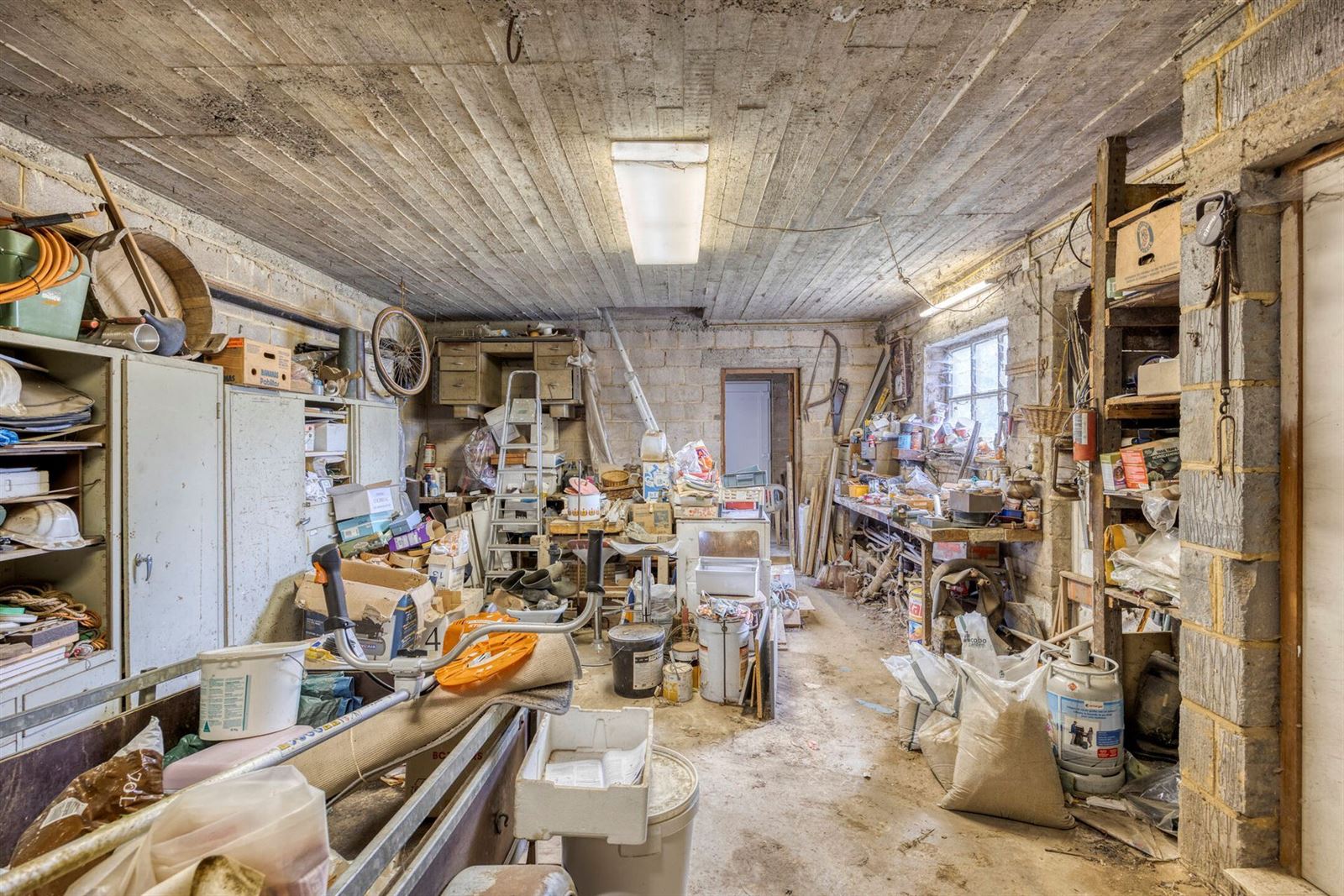 Ruime villa (bungalow) met 4 slaapkamers en atelier op terrein van 13a 22ca foto 25