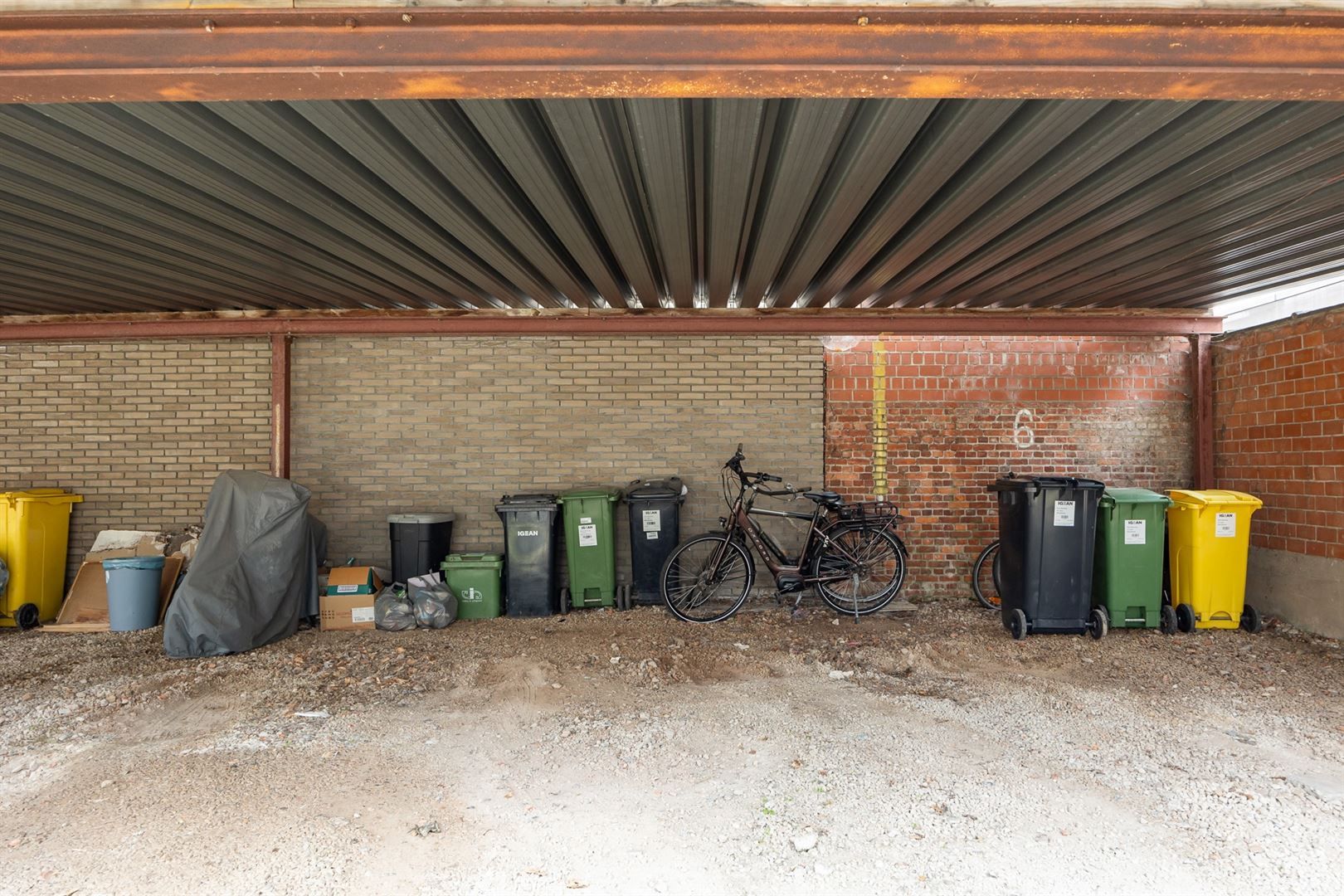 Appartement met twee slaapkamers met overdekte autostaanplaats foto 17