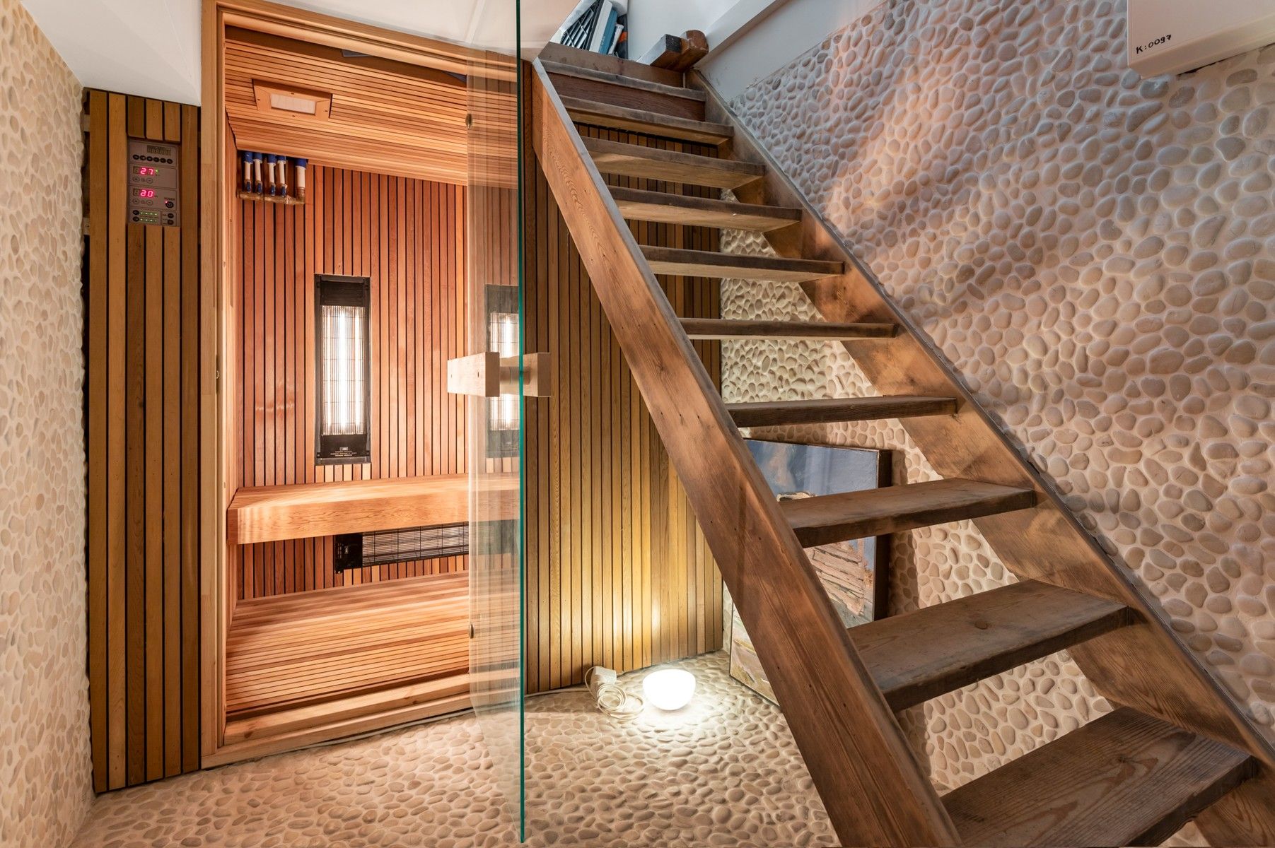 Zeer moderne woning met hoogwaardig afgewerkte binnen- en buitenruimte. foto 29