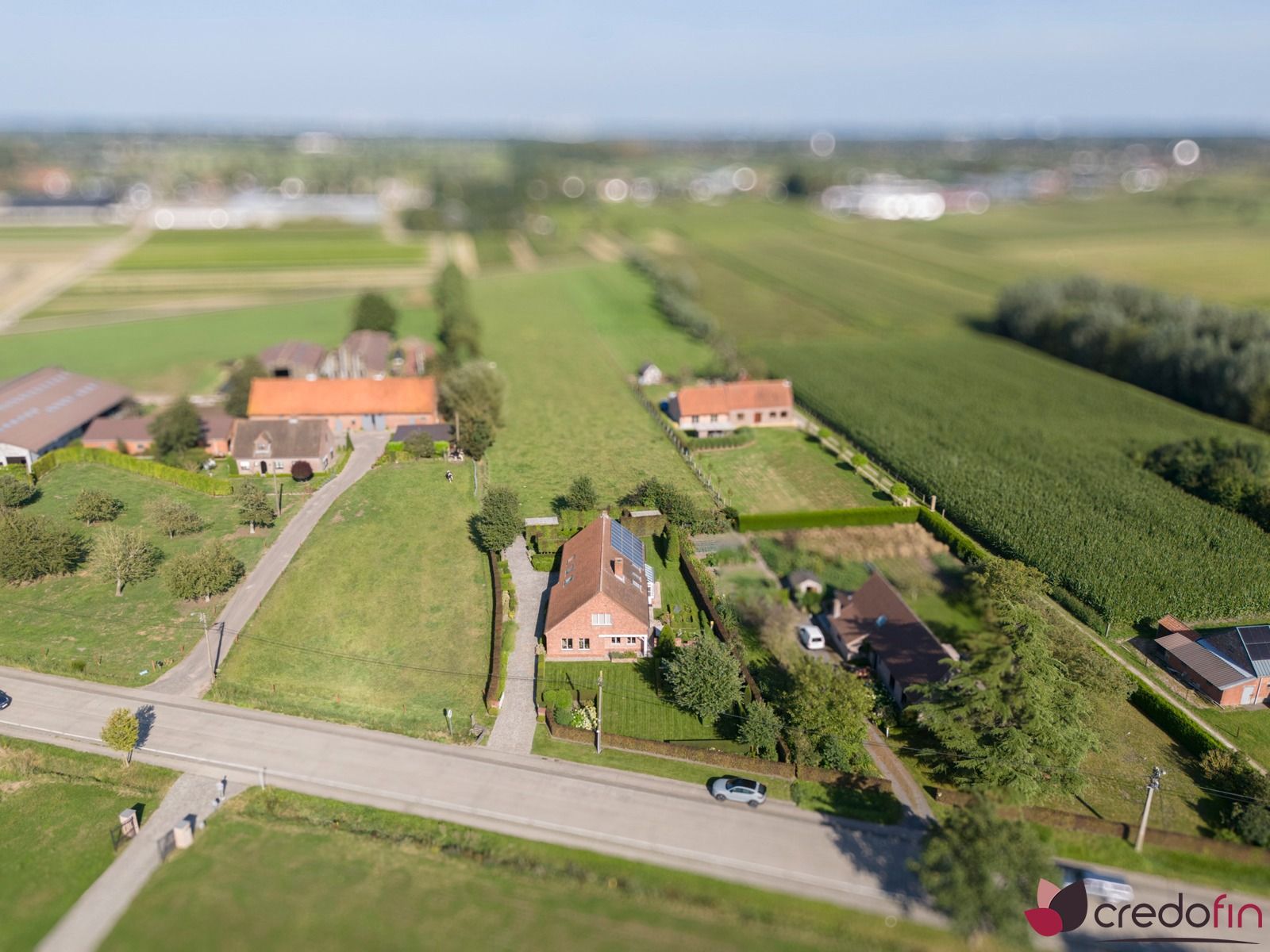 Ruime woning met 4 slaapkamers, bureau en dubbele garage foto 2