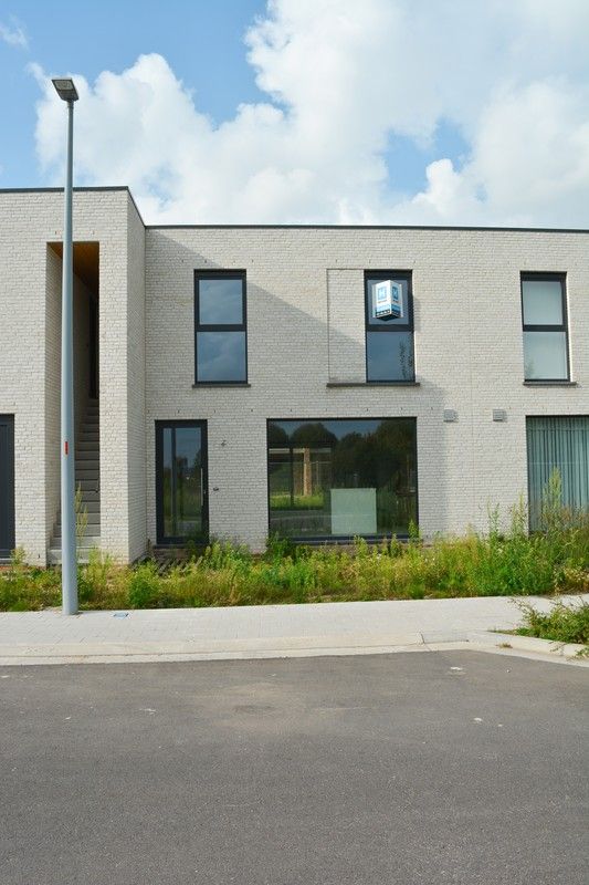 Moderne nieuwbouwwoning gelegen in Rumbeke foto {{pictureIndex}}