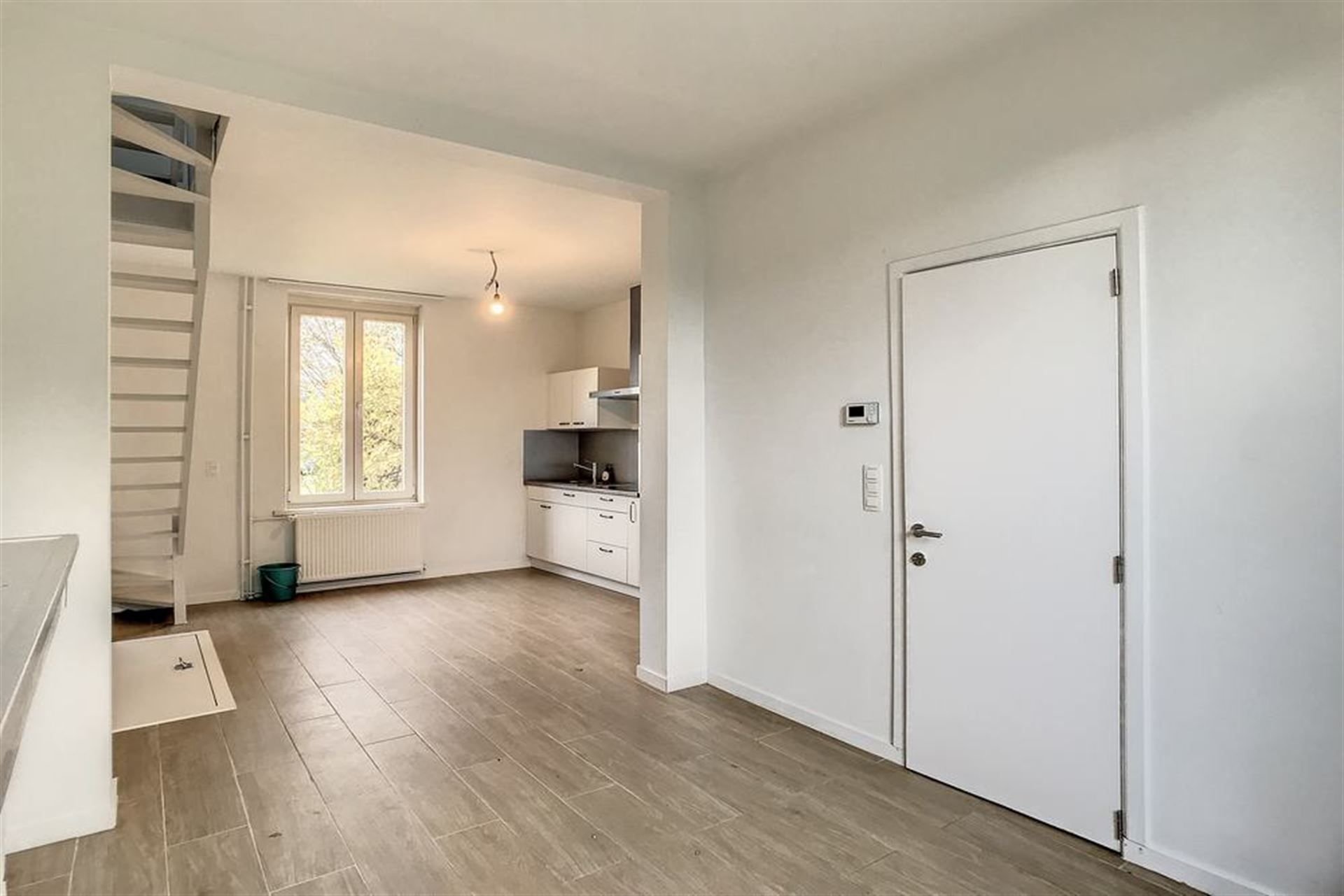 Volledig gerenoveerde woning met tuin foto 2
