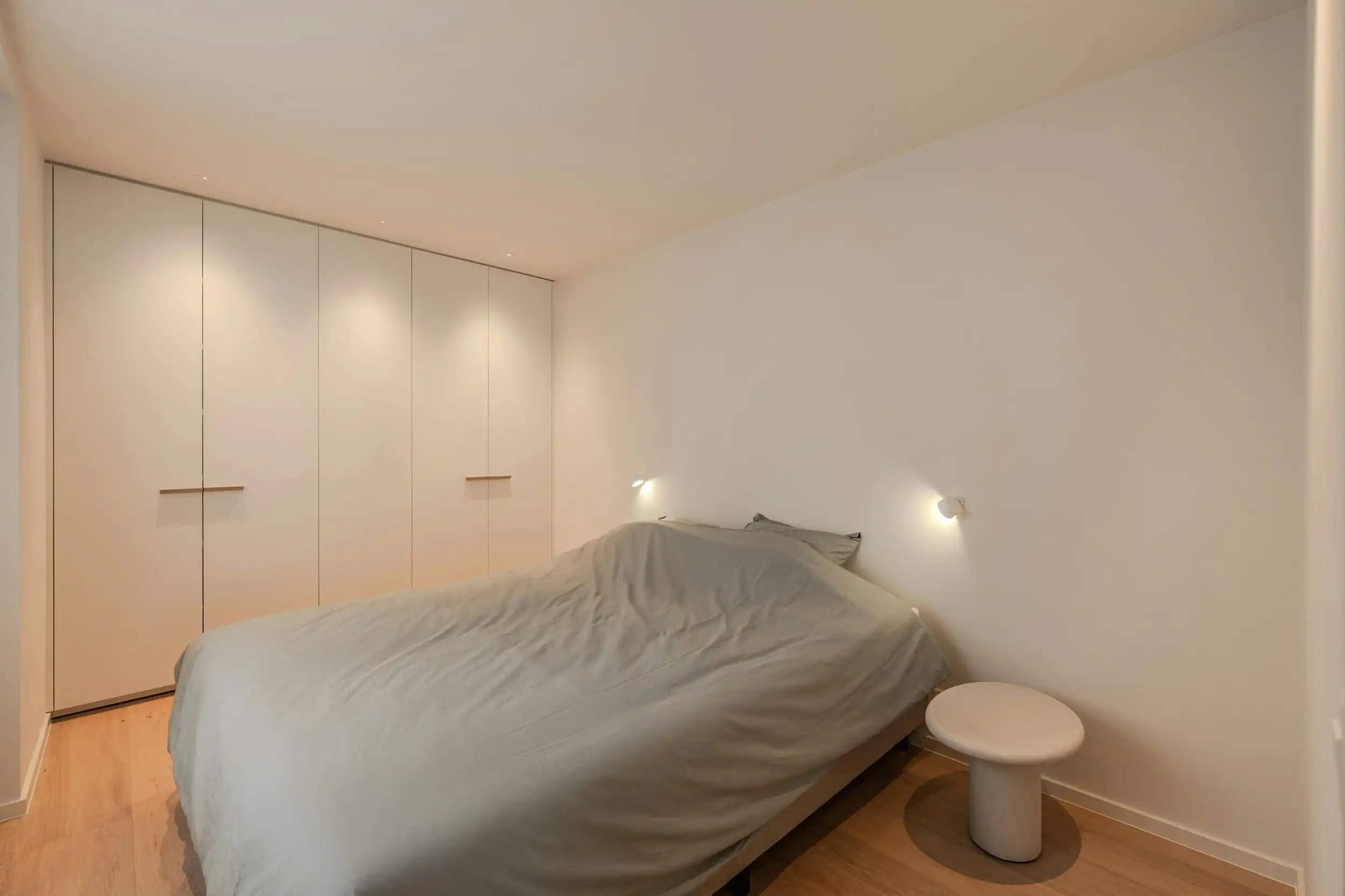 Luxueus gerenoveerd 2-slaapkamerappartement te Oostende foto 15