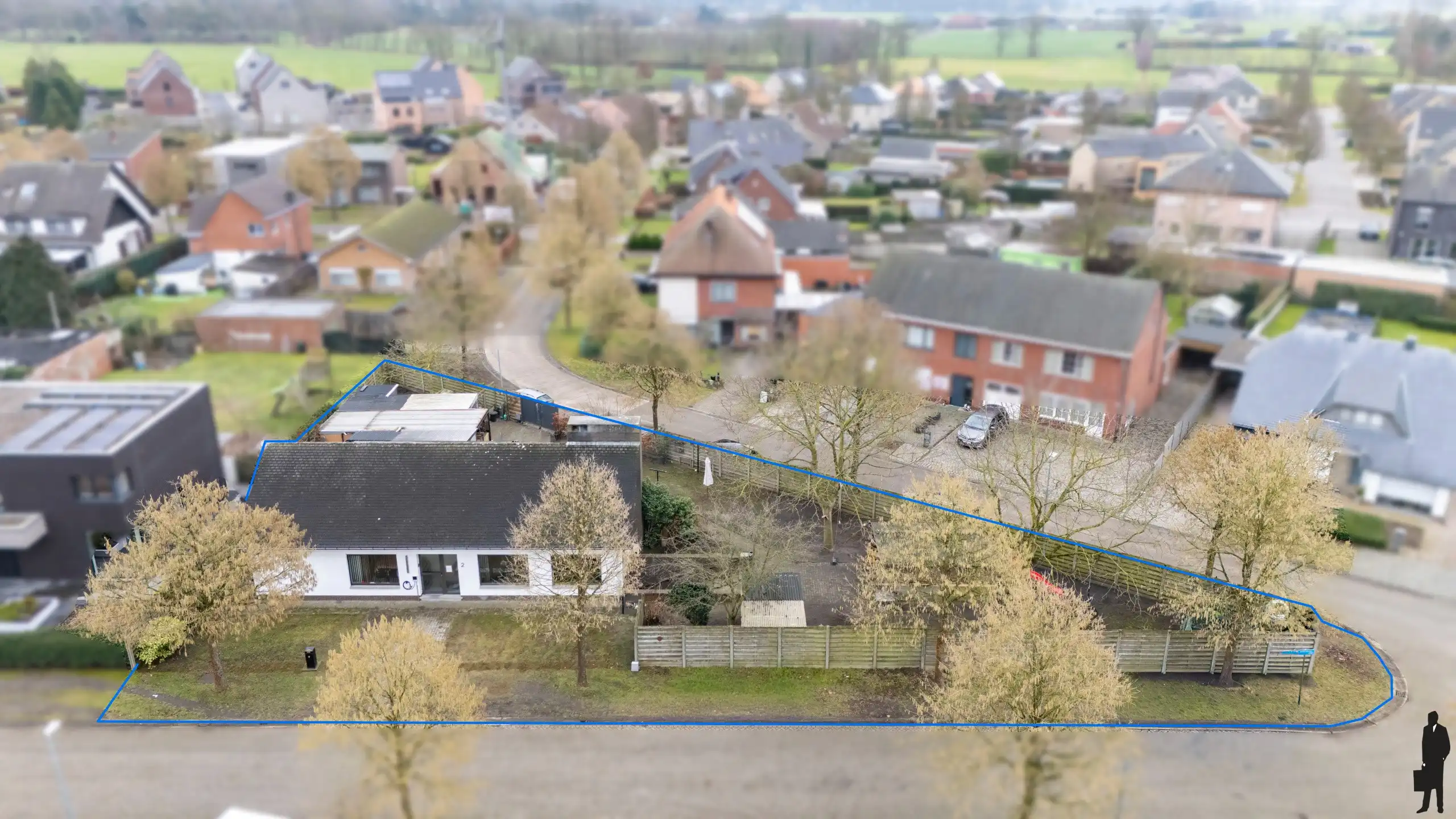 Laagbouwwoning met kelder op hoekperceel van 834m² foto 2