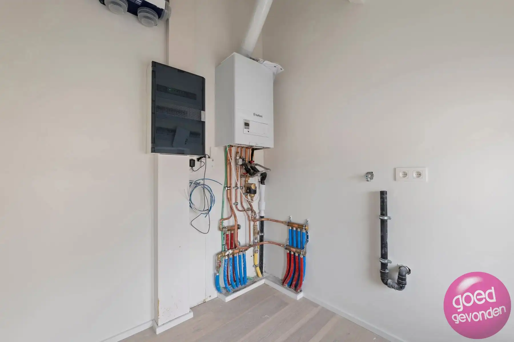 NIEUW APP - 1of2 SLK - TERRAS - KELDER - CENTRUM - GEEN BTW foto 8