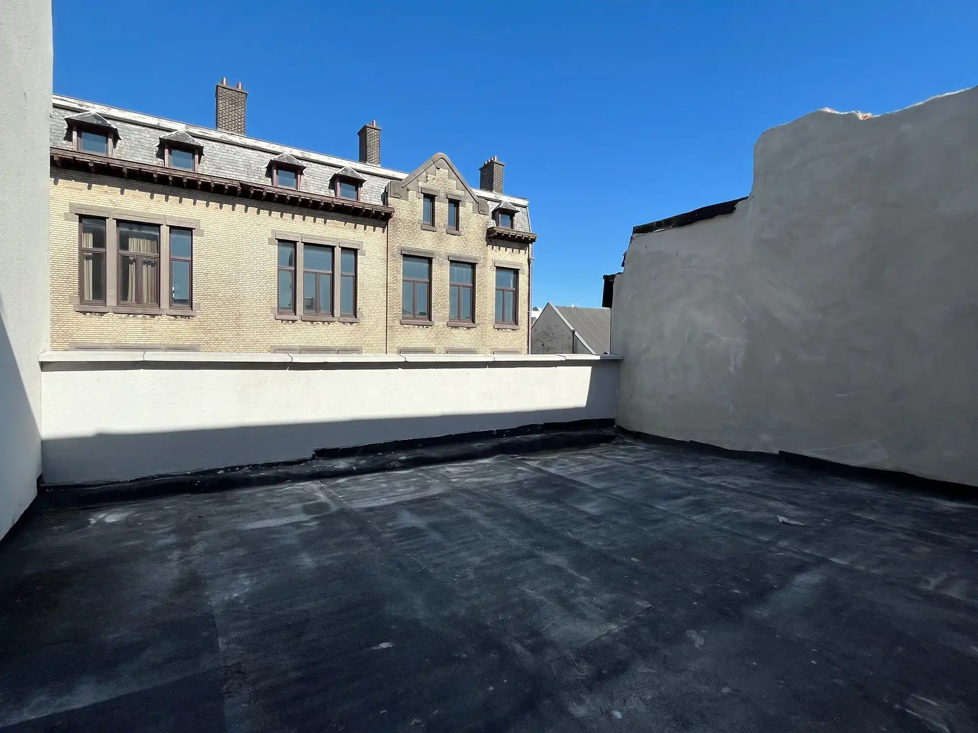 Vernieuwd  gebouw met 3 appartementen - gelegen nabij de Troonplaats! foto 3