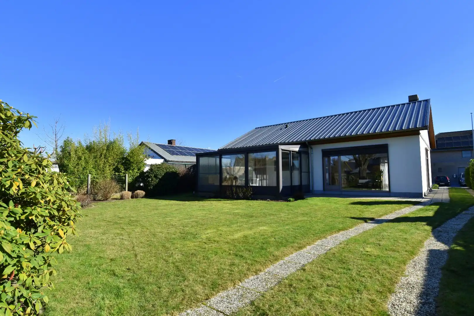 Gelijkvloerse woning met 3 slaapkamers en 2 garages te koop op een perceel van 1087 m² in Wevelgem foto 16