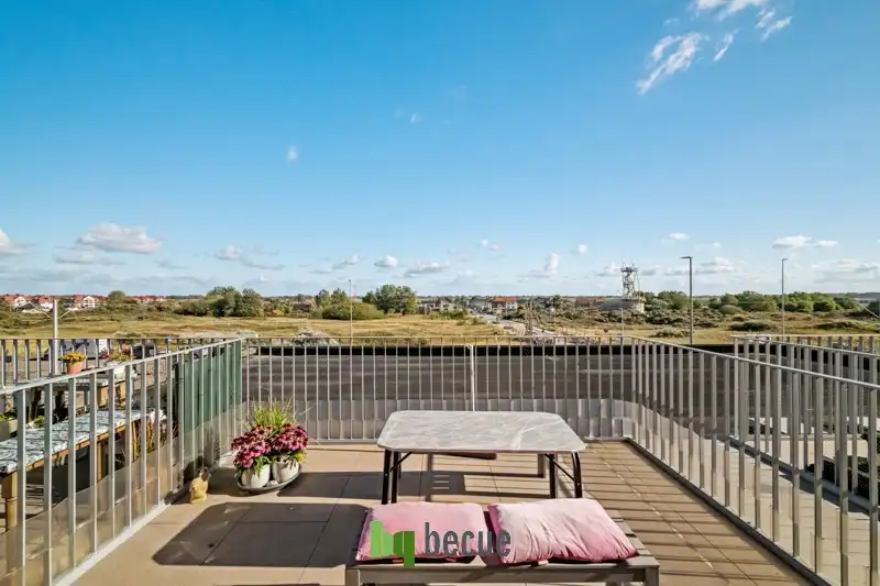Studio met ruim zonnig terras van 16m², duinenzicht alsook zicht op de Rotonde en zee! foto 3