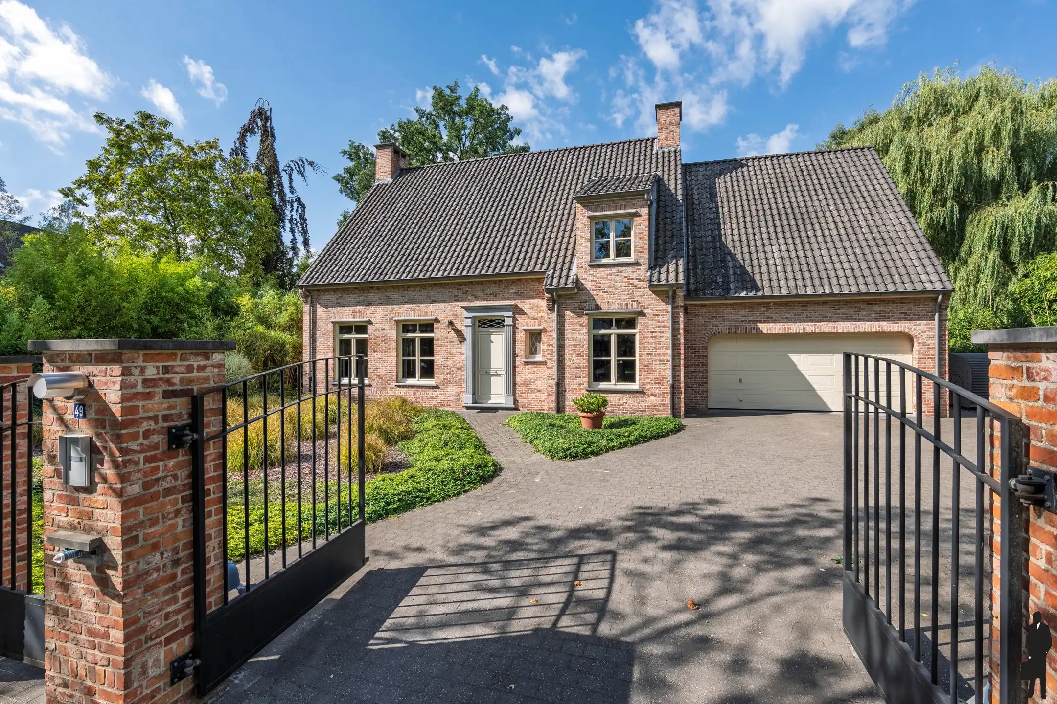 Ruime villa met aangelegde tuin foto 34