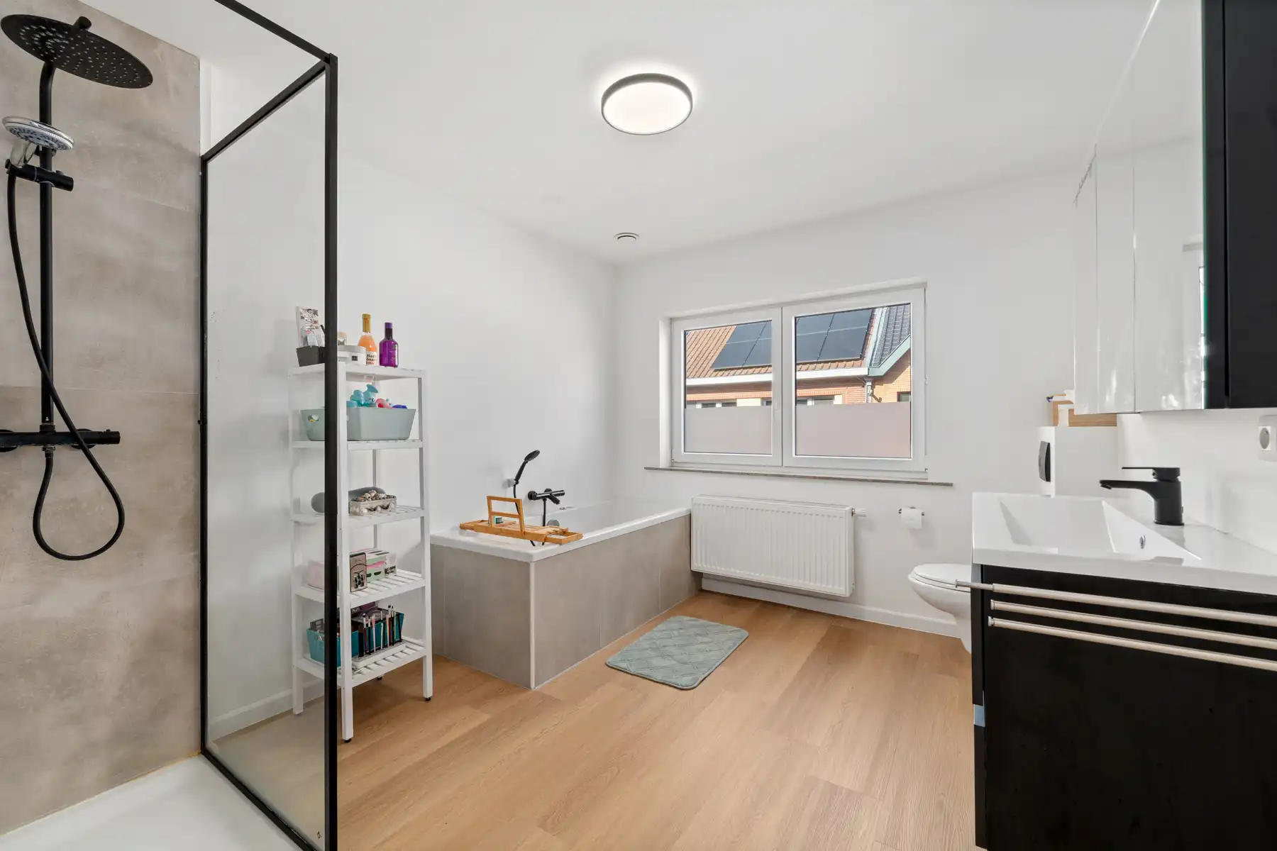 Instapklare energiezuinige woning in centrum Lede foto 12