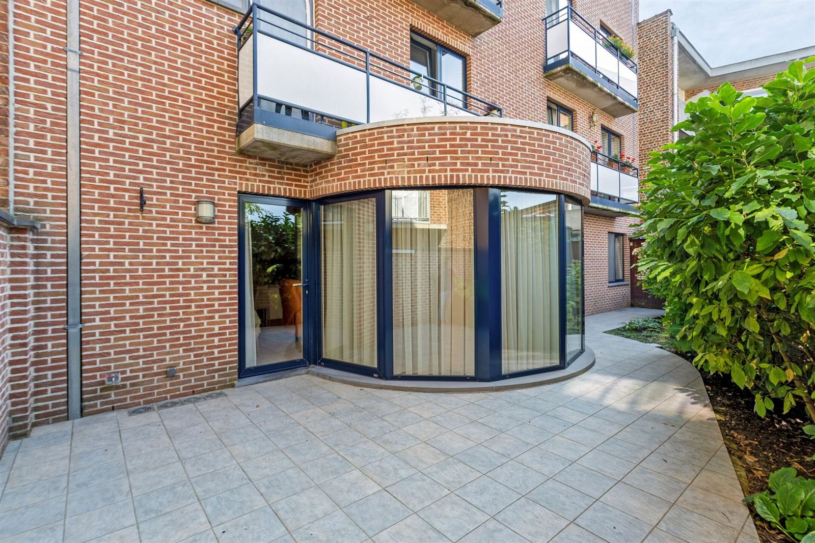 Ruim gelijkvloers appartement (118m²) met 2 slaapkamers, terras en garage foto 16