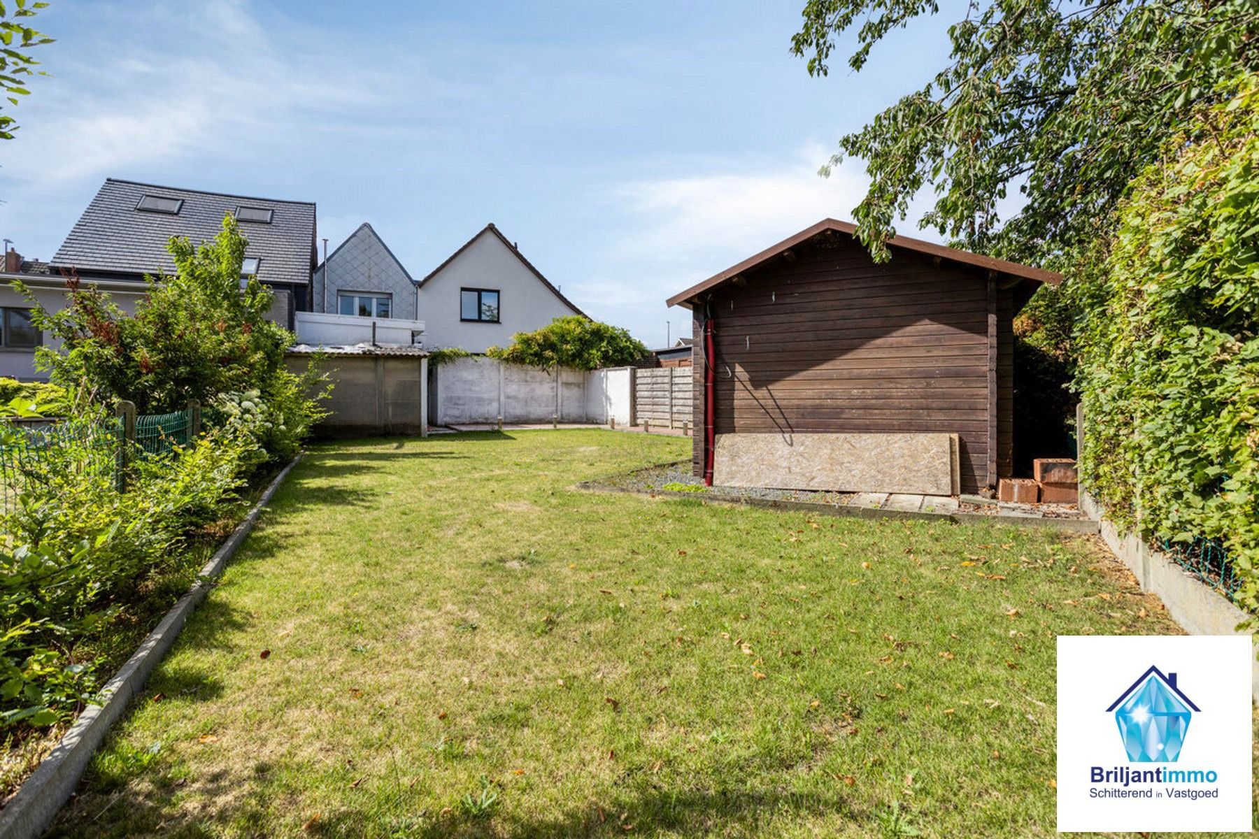 Gerenoveerde woning 2(3) slpkmrs met zonnige tuin en garage foto {{pictureIndex}}