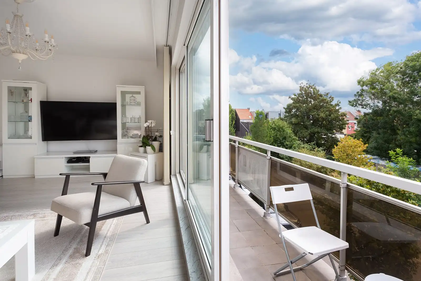 Verzorgd en lichtrijk appartement met garagebox foto 5
