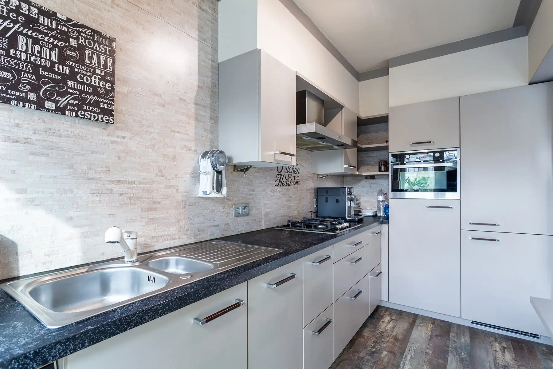 Merksem - Ruim instapklaar 2 slpk app. met terras en P foto 6