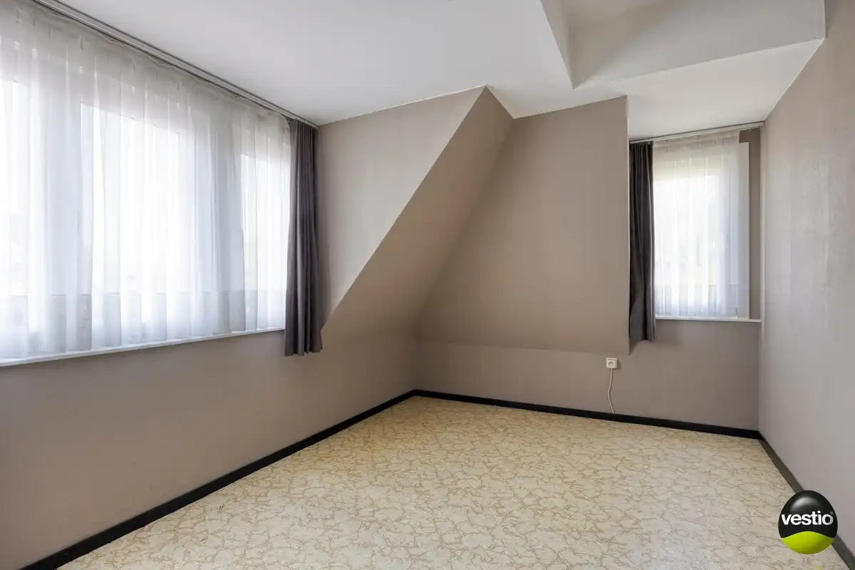 Te renoveren, charmante half open bebouwing met garage in de Banneuxwijk foto 15