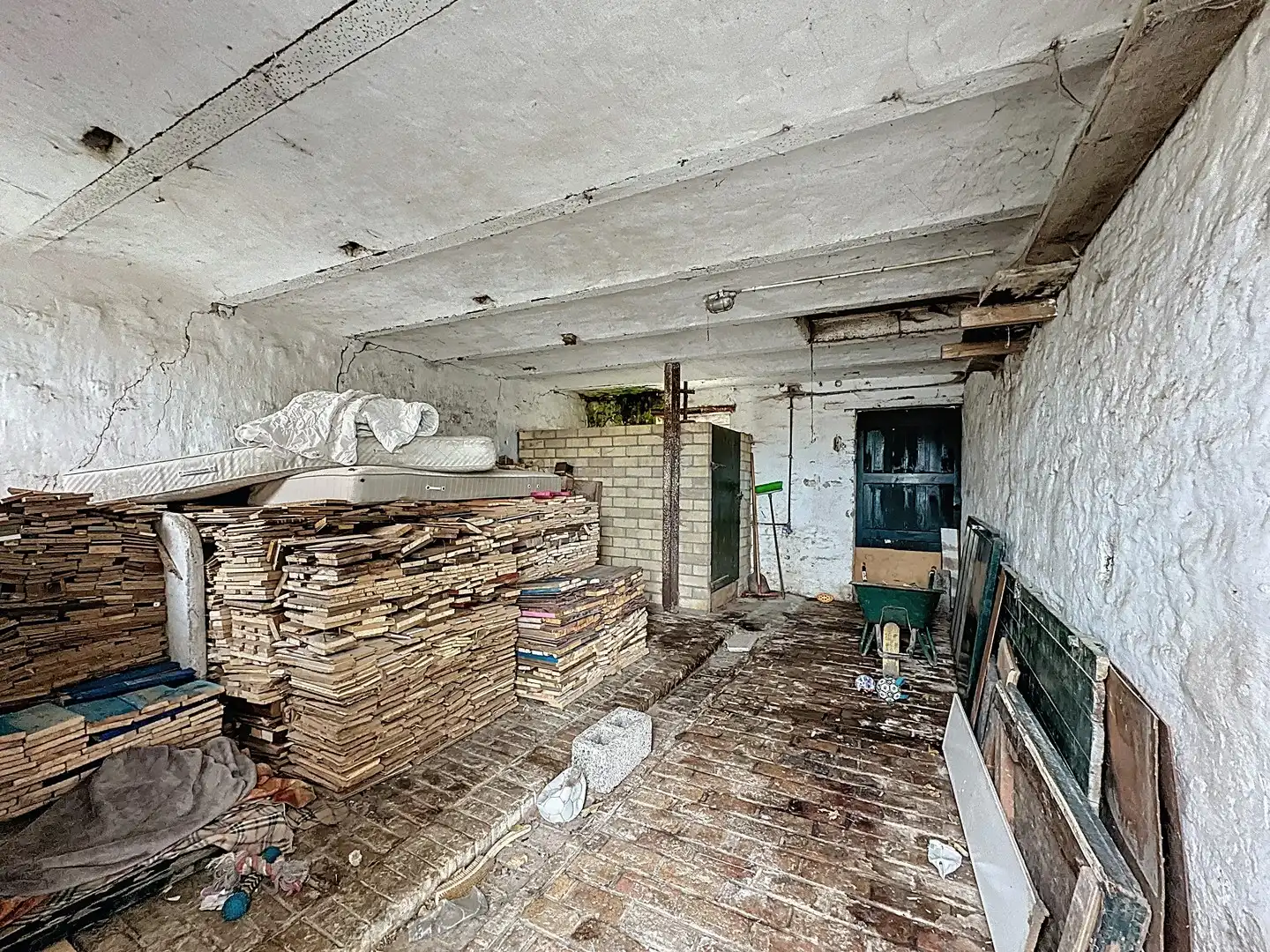 Op te knappen woning met grote garage/opslagruimte Schore. foto 17