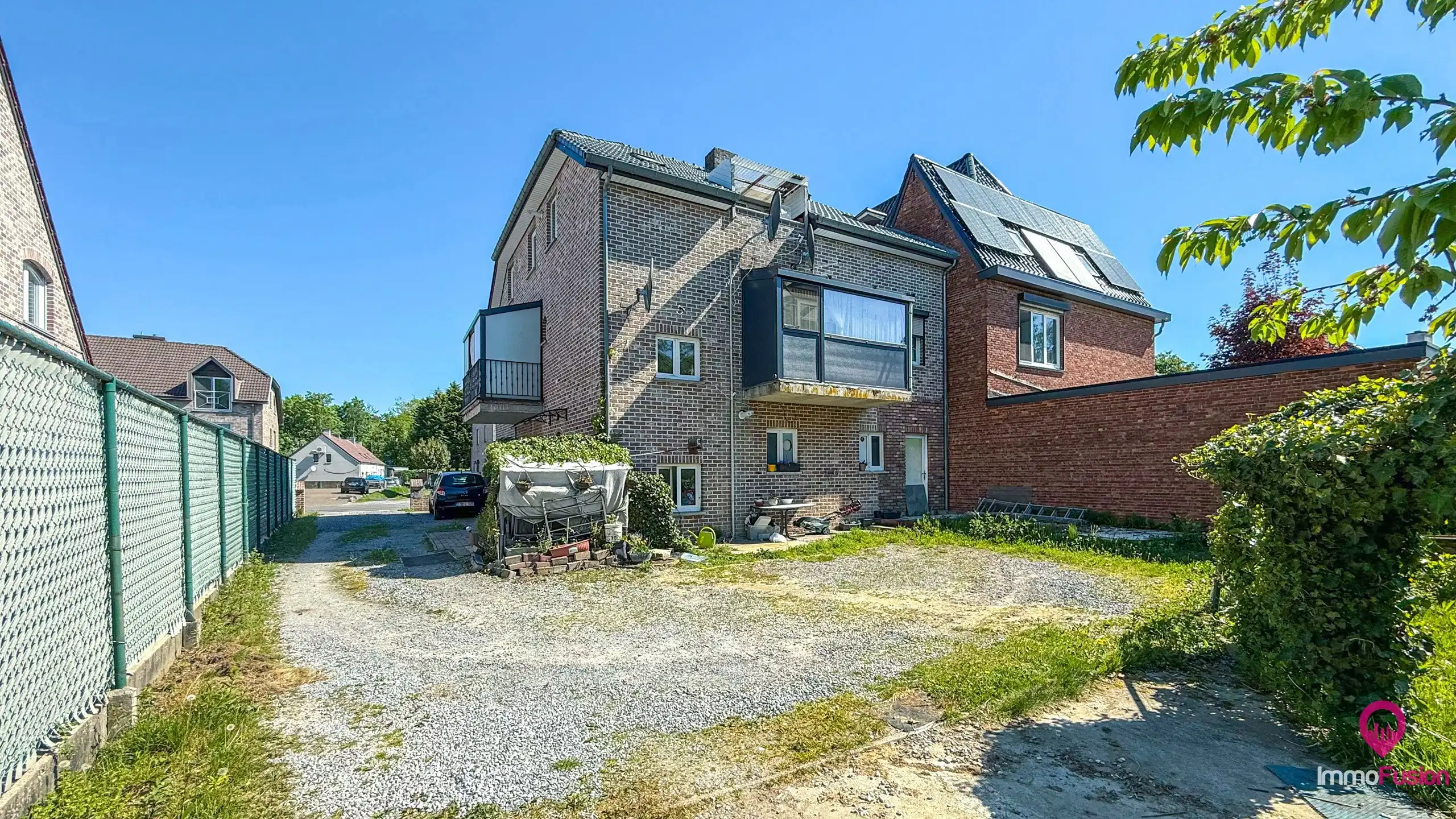 Instapklaar appartement met 2 slpks, balkon, tuin + parking! foto 20