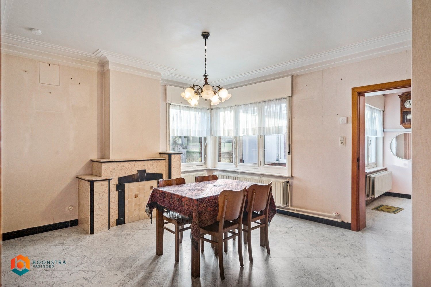 Te renoveren woning met 3 slpkrs en 2 garages in Berlaar-Heikant foto 3