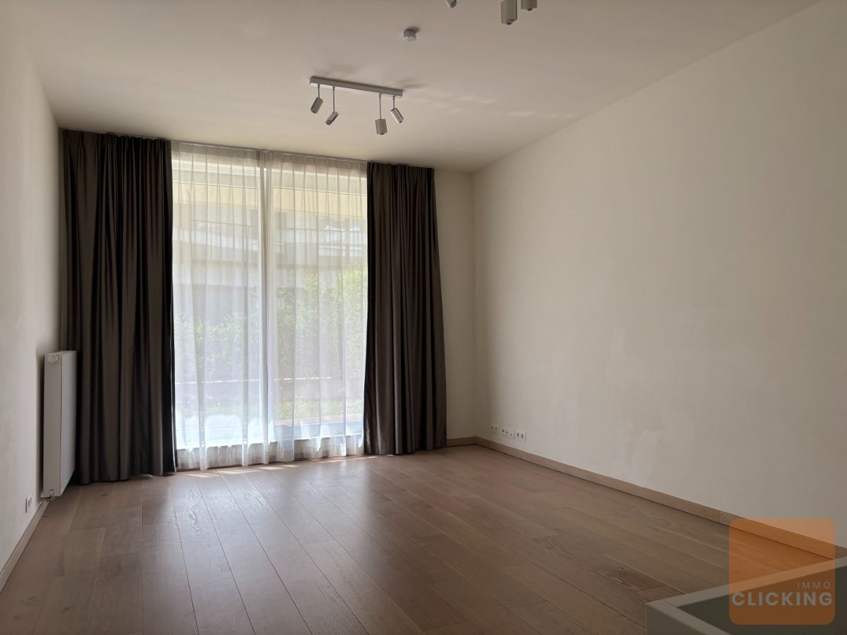 Tof 1 slaapkamerappartement met terras en tuintje foto 5