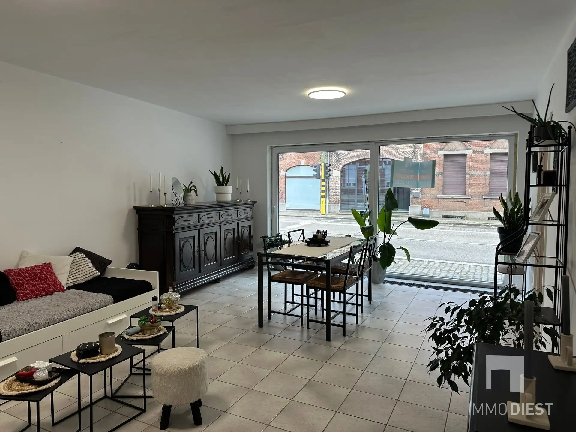 Gelijkvloers appartement met 4 slpks, kelder en garagebox foto 3