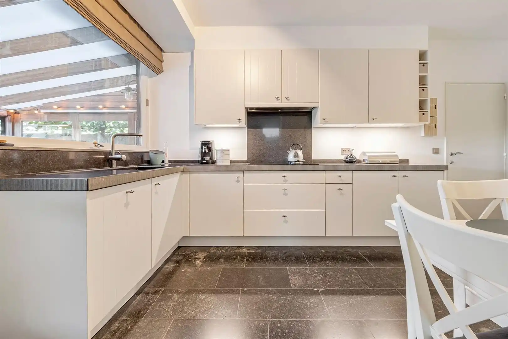 Statige woning met zwembad en 5 slaapkamers foto 11