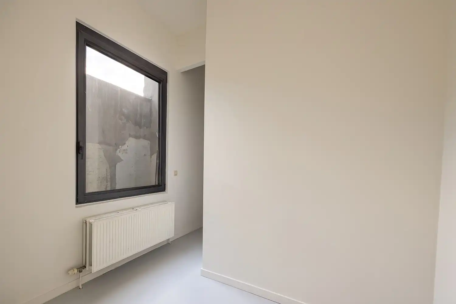 Volledig gerenoveerd gelijkvloers appartement met zuidoost-gericht koertje in Antwerpen foto 9